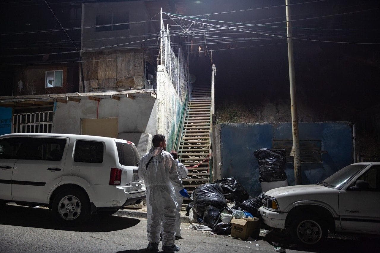 Hombre es asesinado dentro de una casa en la colonia Camino Verde